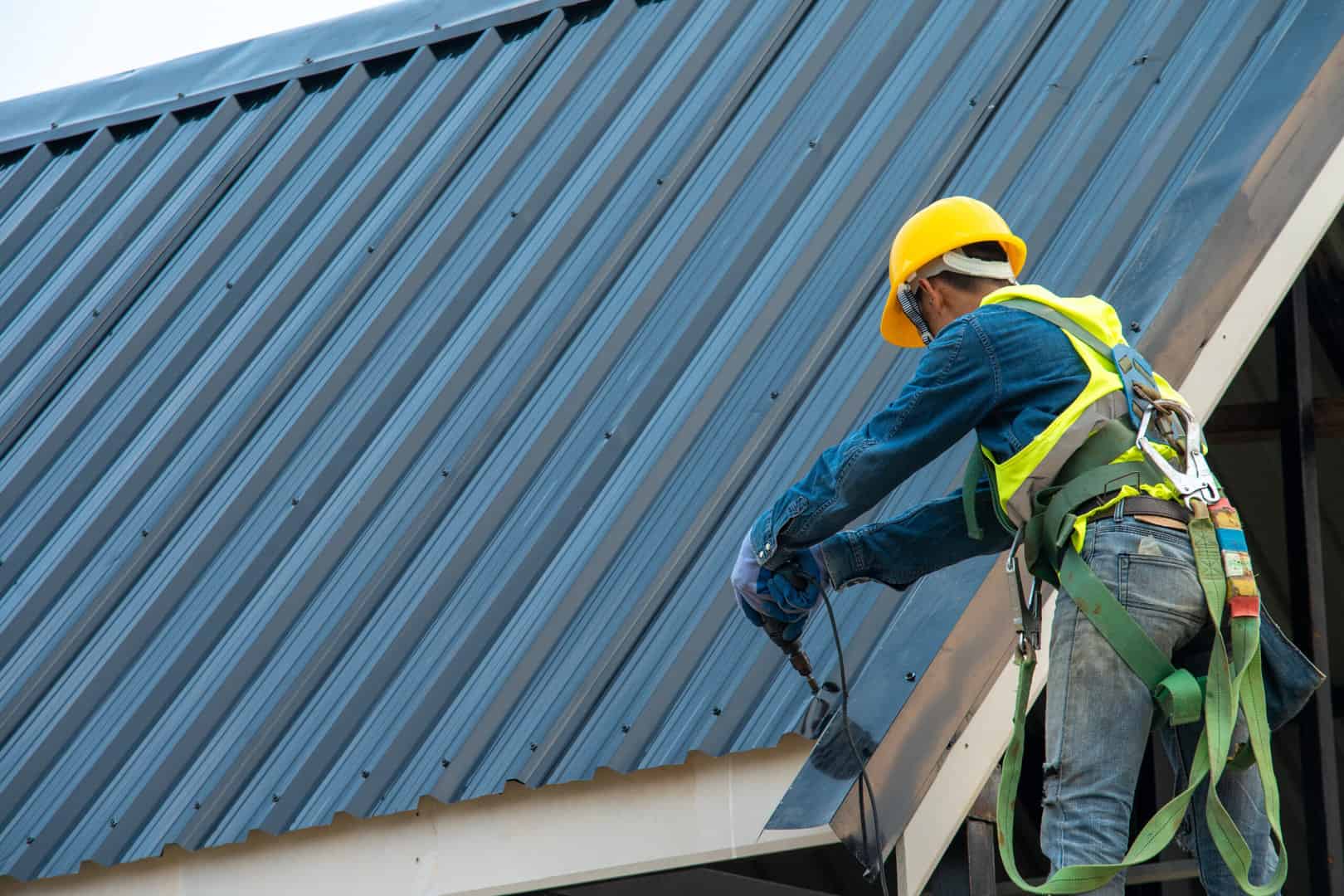 A professional Omaha roofer installing a metal roof.